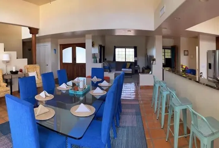 Holiday home Spectacular Views, Heated Pool, And Outdoor Bbq *