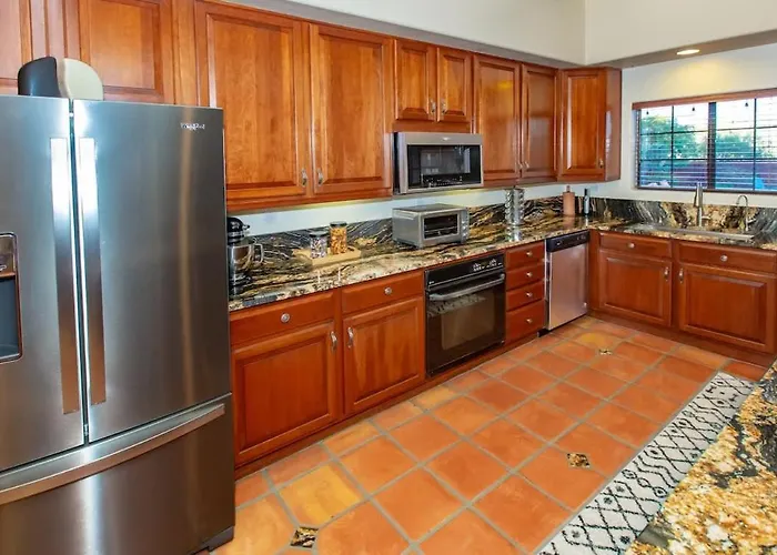 Spectacular Views, Heated Pool, And Outdoor Bbq Holiday home *