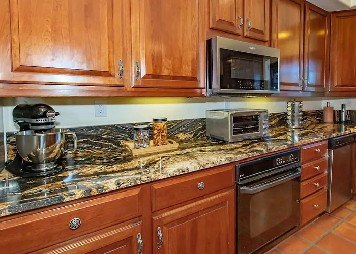 Spectacular Views, Heated Pool, And Outdoor Bbq Holiday home