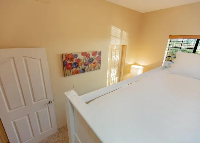 Spectacular Views, Heated Pool, And Outdoor Bbq Holiday home *