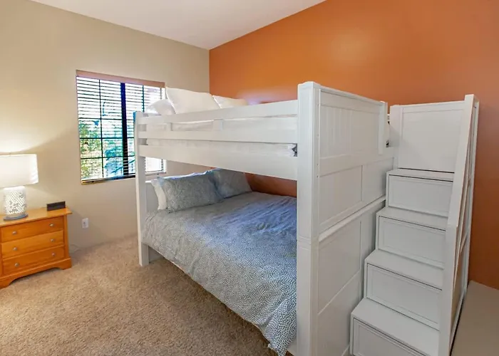 Spectacular Views, Heated Pool, And Outdoor Bbq Holiday home *