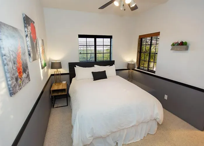 Spectacular Views, Heated Pool, And Outdoor Bbq Holiday home