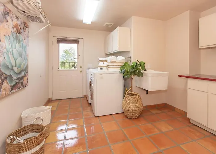 Holiday home Spectacular Views, Heated Pool, And Outdoor Bbq