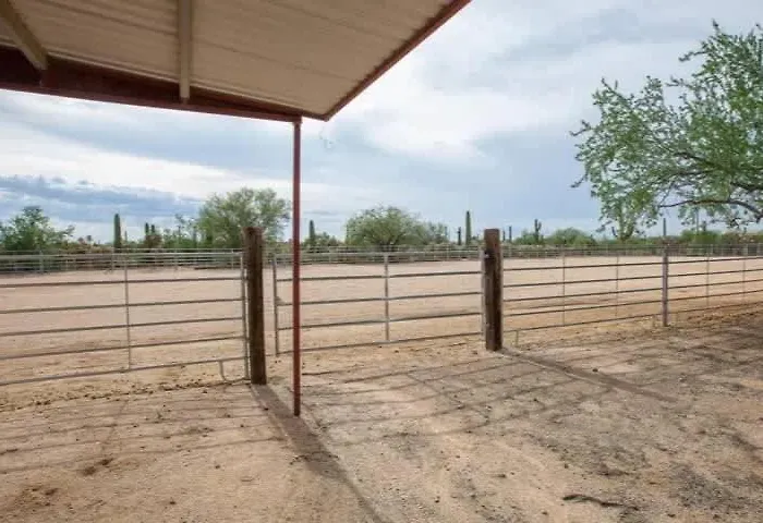 Holiday home Spectacular Views, Heated Pool, And Outdoor Bbq Tucson
